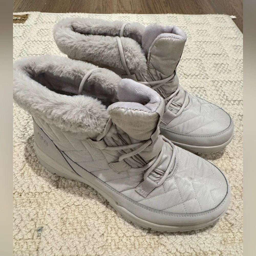 Women's Quilted Fur-Lined Boots size 11. Snow winter snowshoes